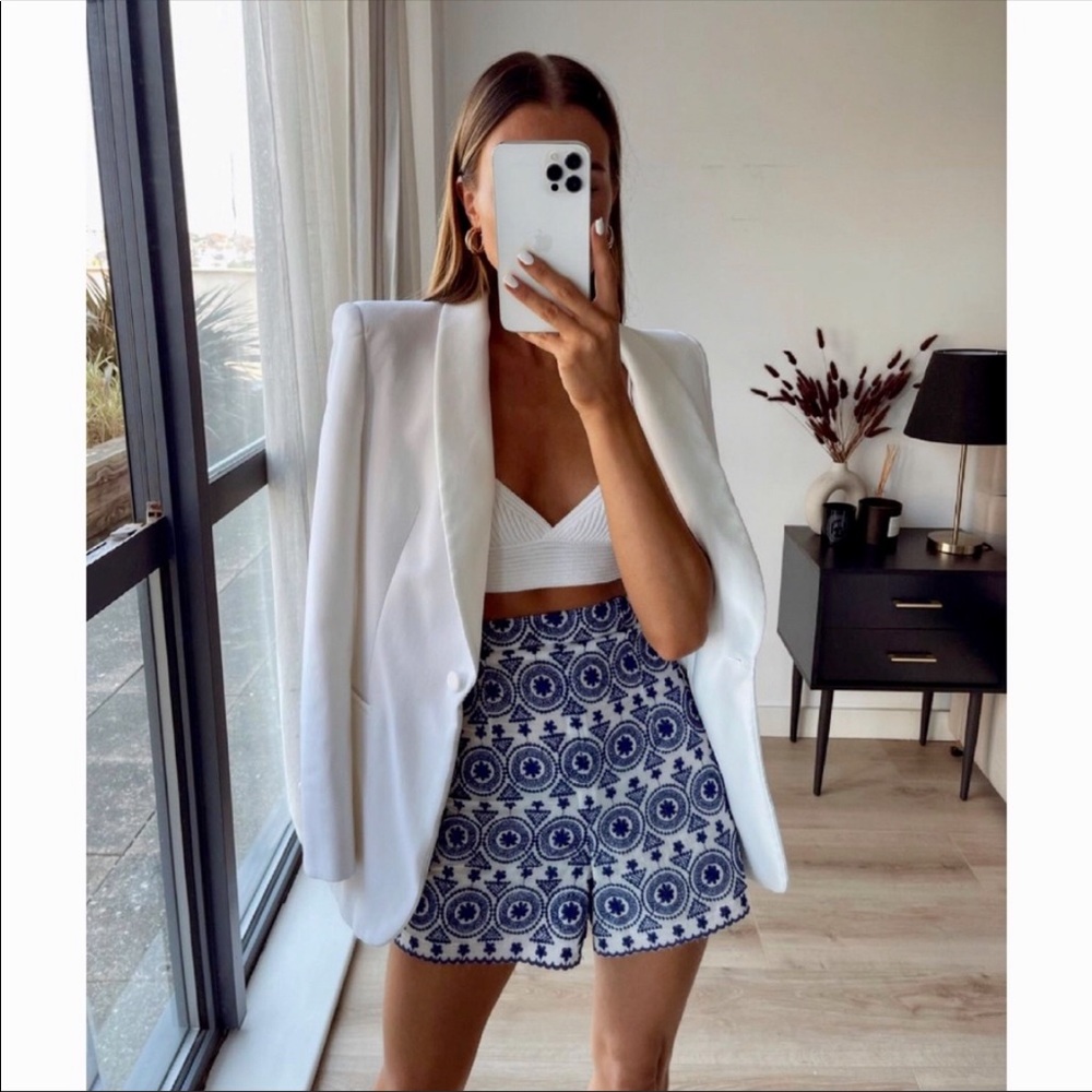 Zara blue and white embroidered shorts. Size Small.